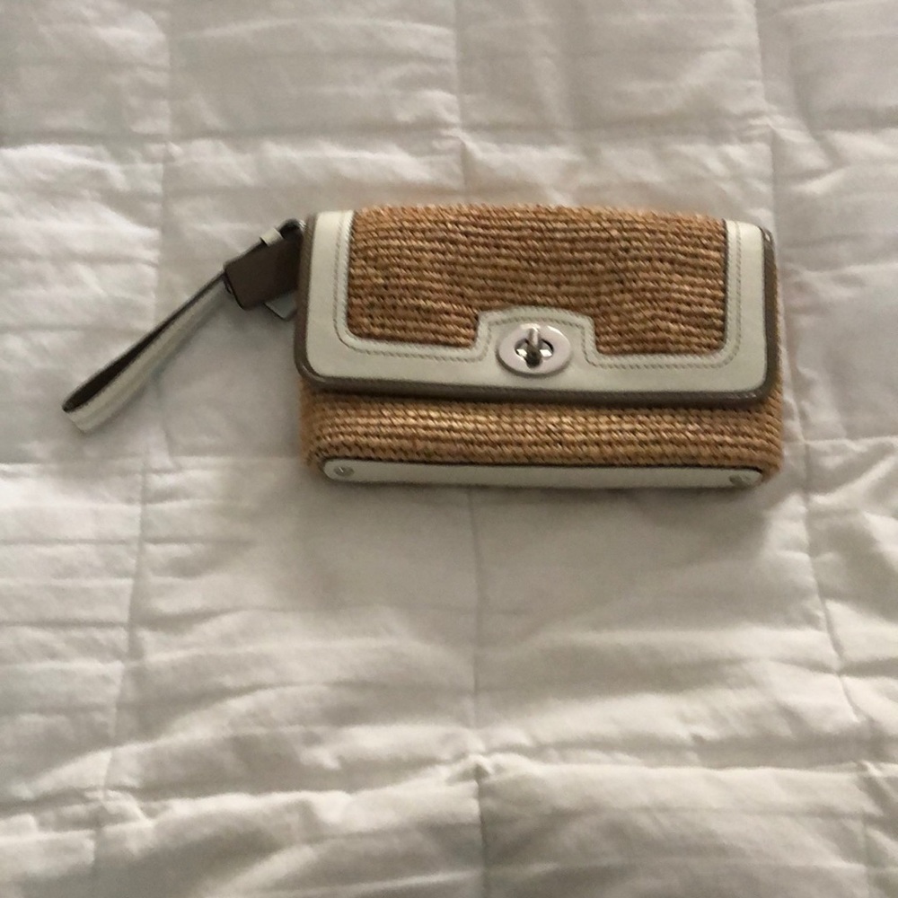 Women’s Coach straw clutch. White/tan trim. NEW!!